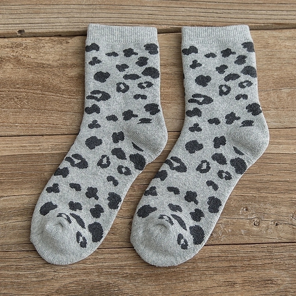 Leopard Print Ankle Socks In Gray - Picture 1 of 6